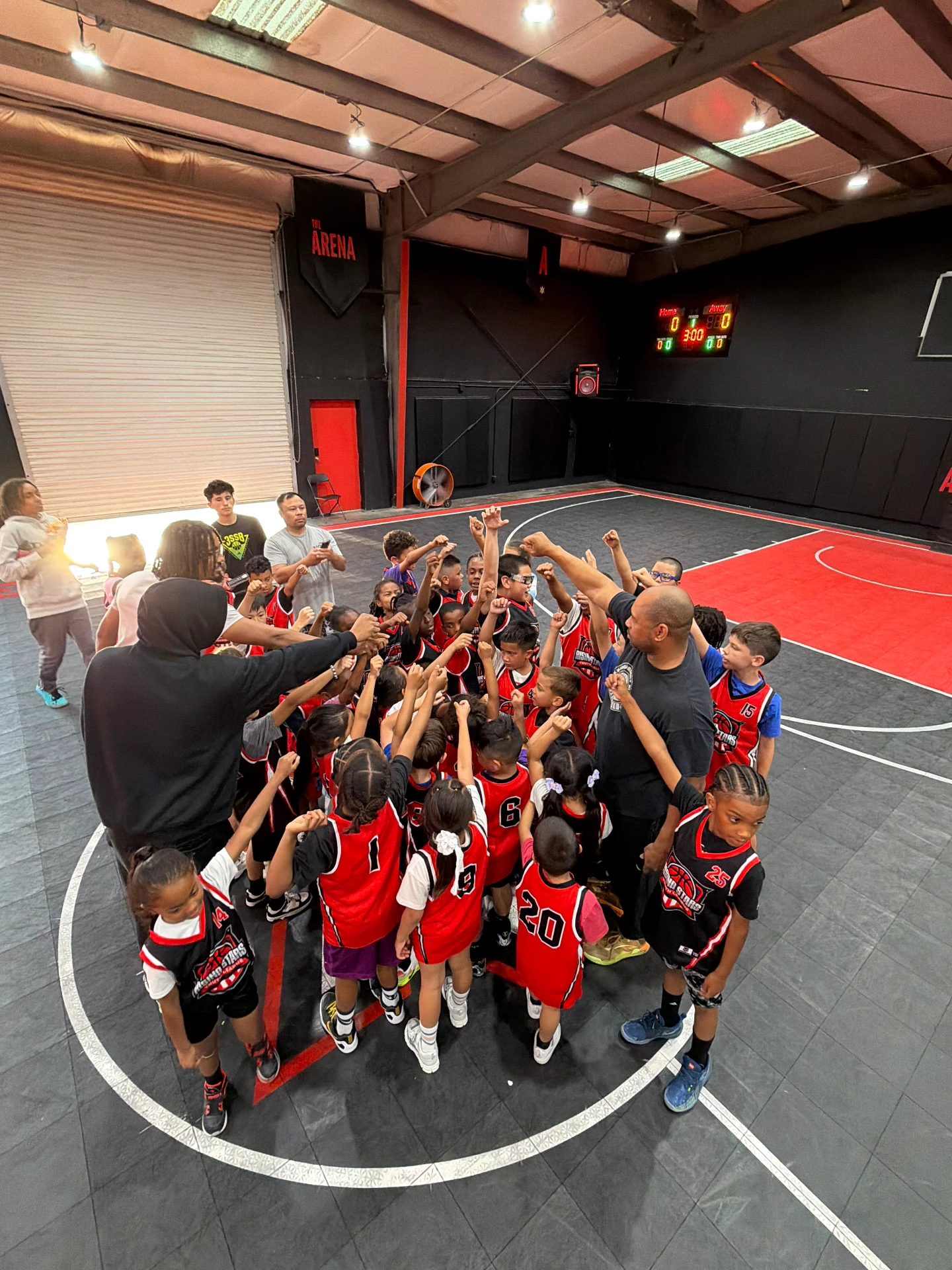 Coach Will huddles with Rising Stars players at AV Hoop Arena